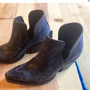 Ariat Dixon booties size 8